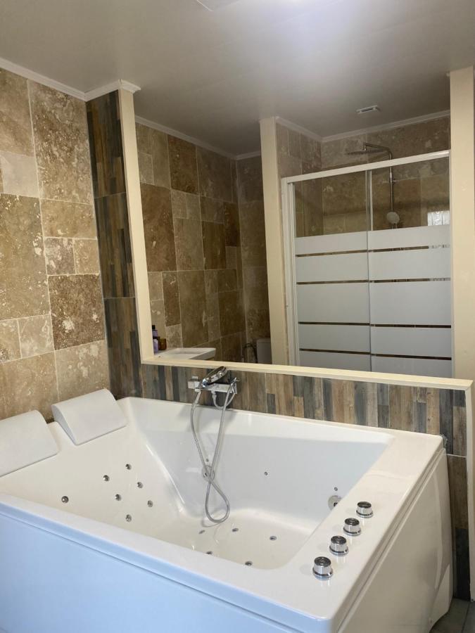 The Montreal Suite Serris Ngoại thất bức ảnh